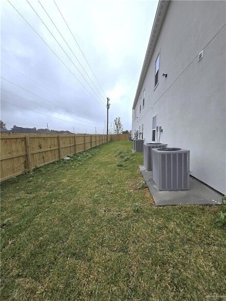 Building Photo - 3201 Magdalena St