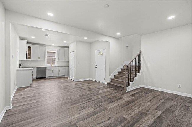 Building Photo - 94 Crumley St SE