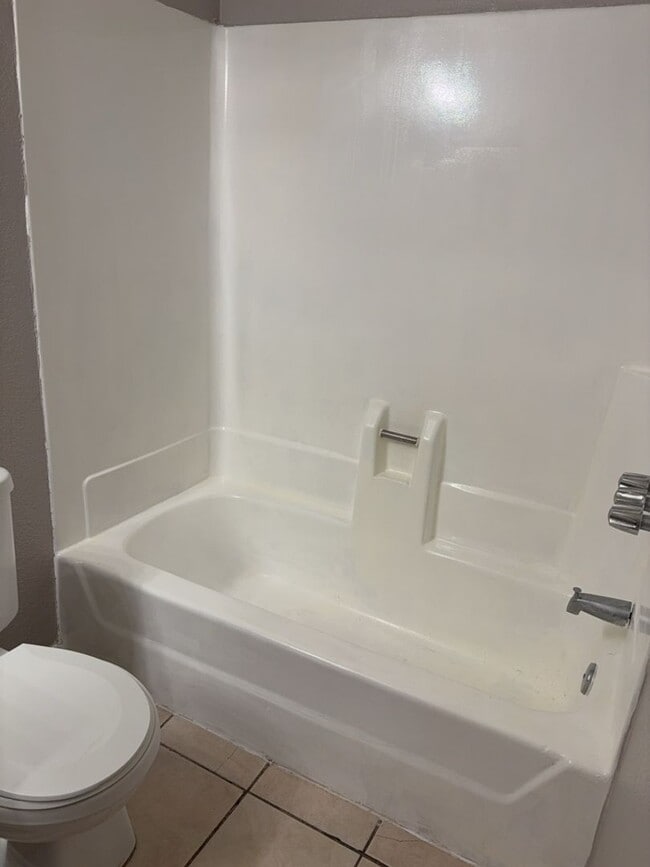 Building Photo - 3 bed 2 bath in Phoenix!!  Ready for Move In!