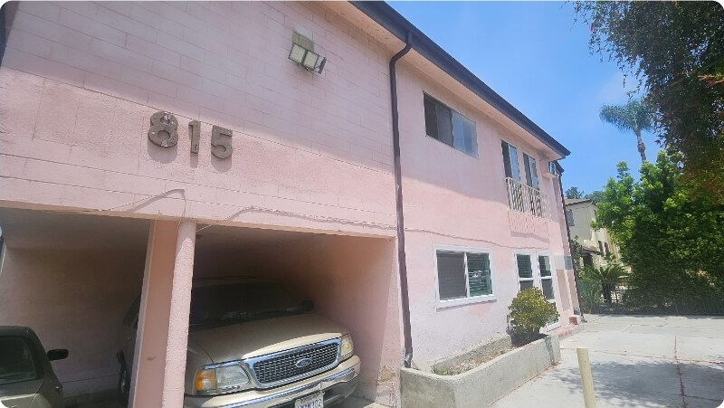 Building Photo - 815 N Benton Way