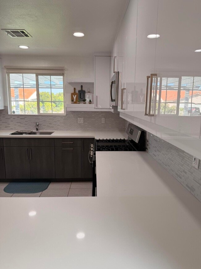 Building Photo - 51905 Avenida Velasco