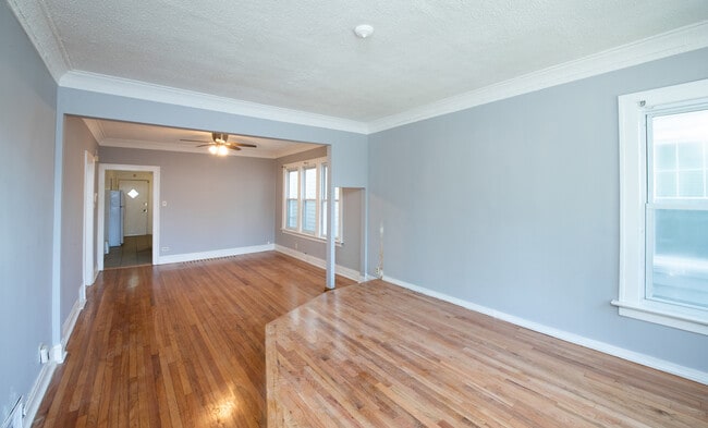 Building Photo - 727 W 117th St