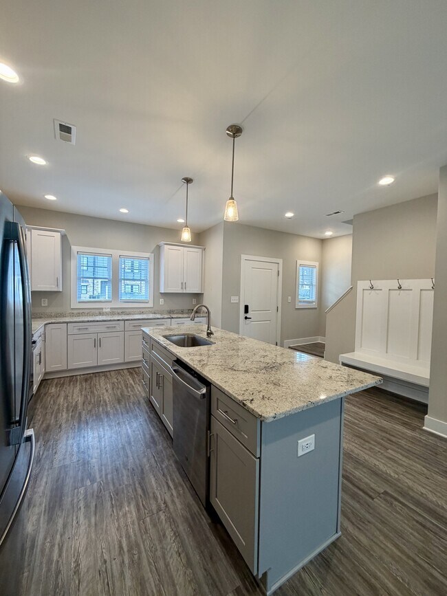Building Photo - 52 Cuddington Ln