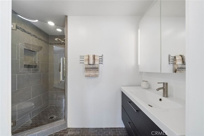 Building Photo - 215 Monterey Dr