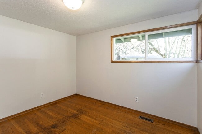 Building Photo - Available Beautiful Single-Level Home with...