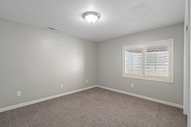 Building Photo - 456 W 2600 N