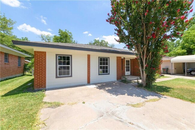 Building Photo - 1903 S 19th St