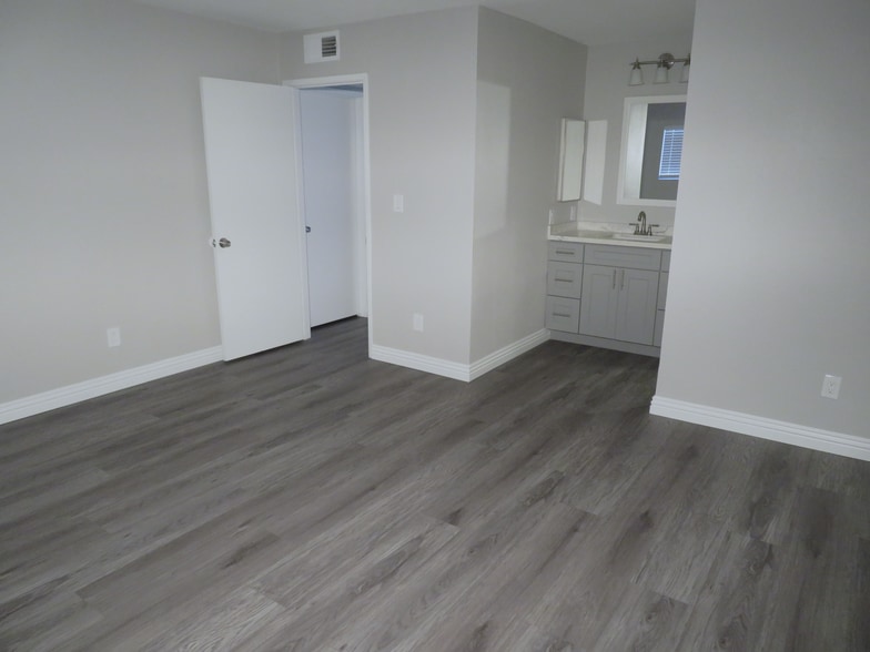 Master Bedroom - 7780 Parkway Dr