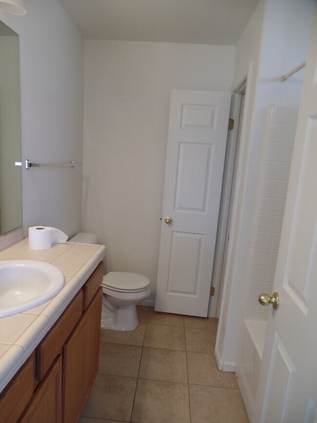 Building Photo - Great 2 Bedroom home on Corner Lot!