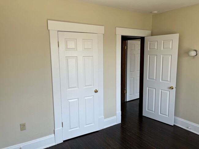 Building Photo - **REMODELED 4-BEDROOM/2-BATH HOUSE IN NORT...