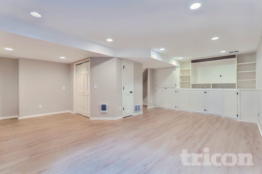 Building Photo - 2202 Marilyn Ave