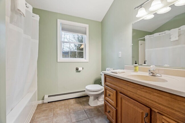 Building Photo - 291 Ash St