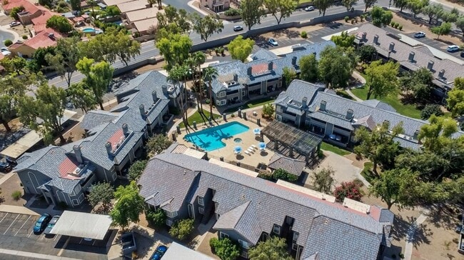 Building Photo - Spacious 3 Bed/2 Bath Home in Lush Crestview Chateaux – Chandler