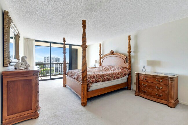 Building Photo - 4740 S Ocean Blvd