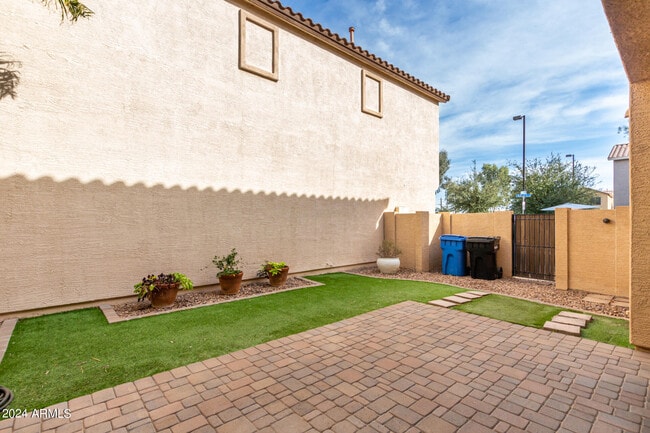 Building Photo - 3464 S Bluejay Dr