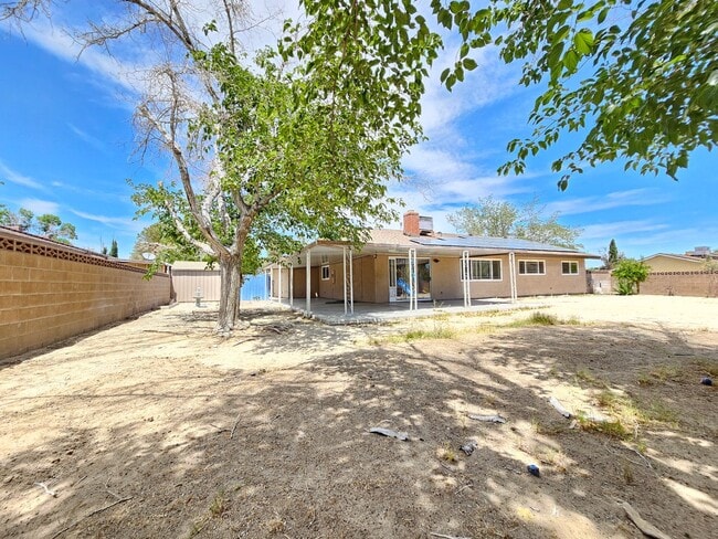 Building Photo - Beautiful interior and Convenient feature!...