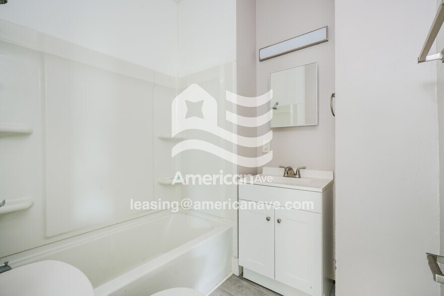 Building Photo - 114 W Cleveland Ave