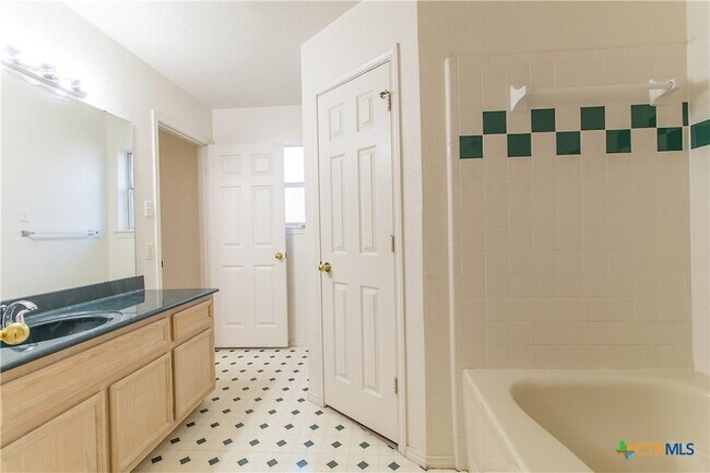 Building Photo - 4514 Hondo Dr