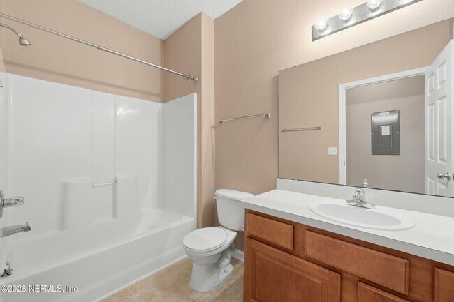 Building Photo - Ground Floor 2 bedroom 2 bathroom Condo in Gated Community with Amenities