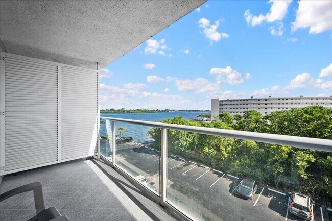 Building Photo - 2560 S Ocean Blvd