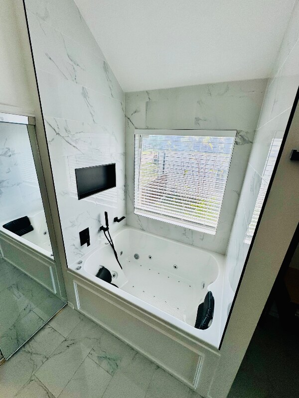 Building Photo - 4101 Watersedge Dr