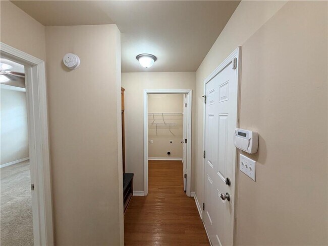 Building Photo - 9646 Estate Dr
