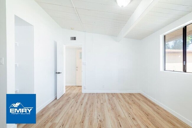 Building Photo - GREAT LOCATION 4 BEDROOM 2 BATH HOME IN WH...