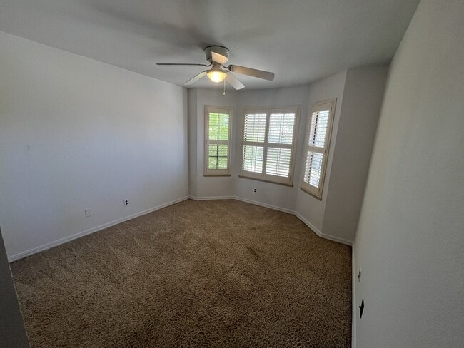 Building Photo - 511 Bluff Dr