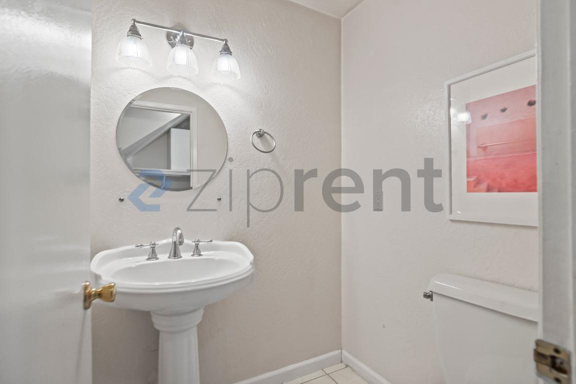 Building Photo - 3298 Cropley Ave