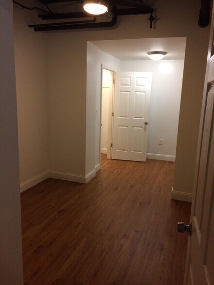 Building Photo - 149 Park Dr