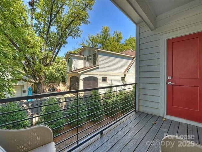 Building Photo - 1615 Chatham Ave