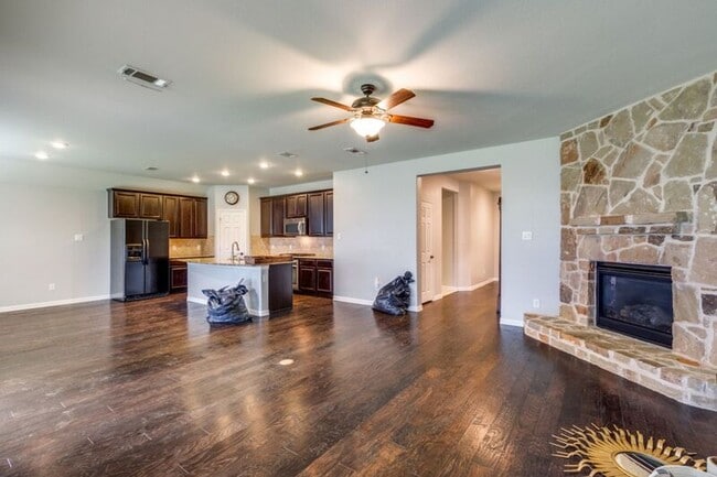 Building Photo - 612 Excalibur Dr