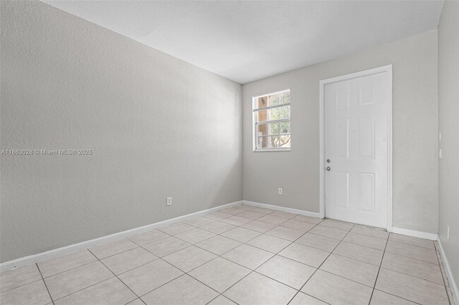 Building Photo - 623 NE 21st Terrace