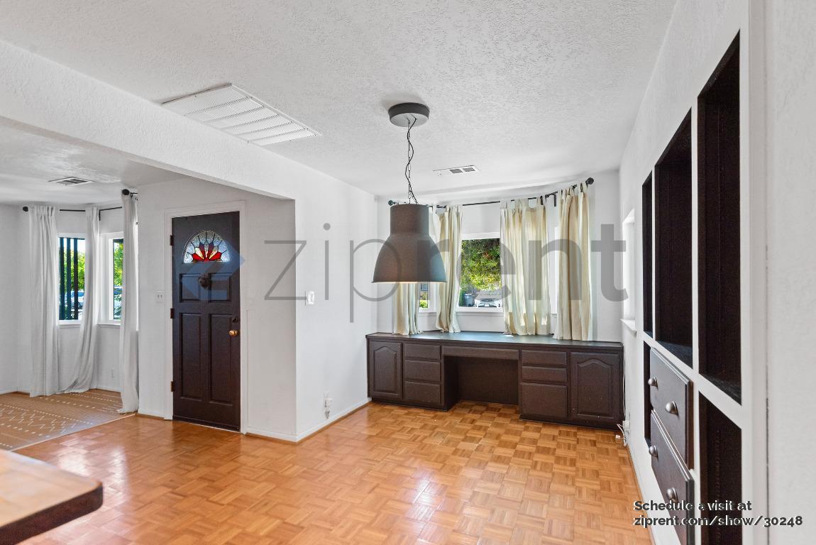 Building Photo - Unit