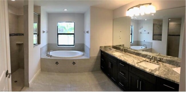 Building Photo - 815 SW 11th Ct