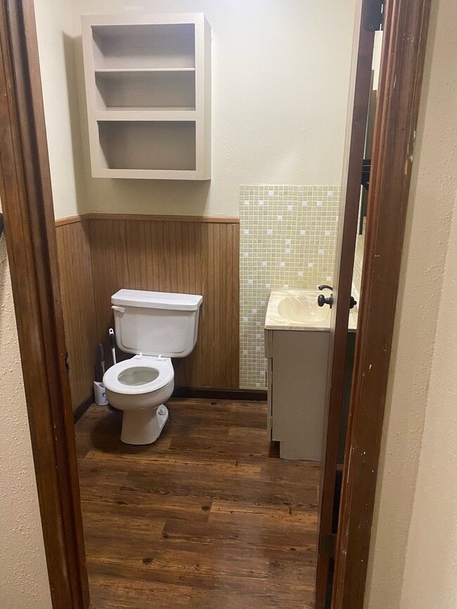 Building Photo - 3 Bed | 1.5 Bath | House