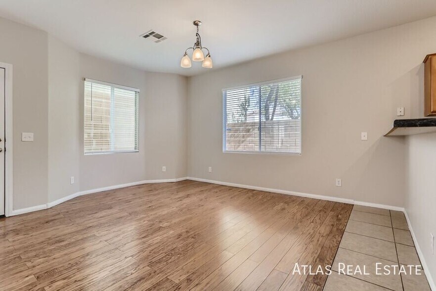 Building Photo - 10549 Lessona St