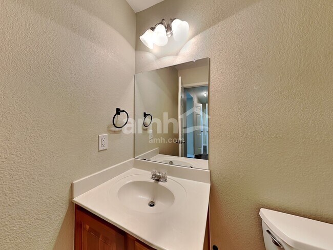 Building Photo - 6905 Planters Row Dr