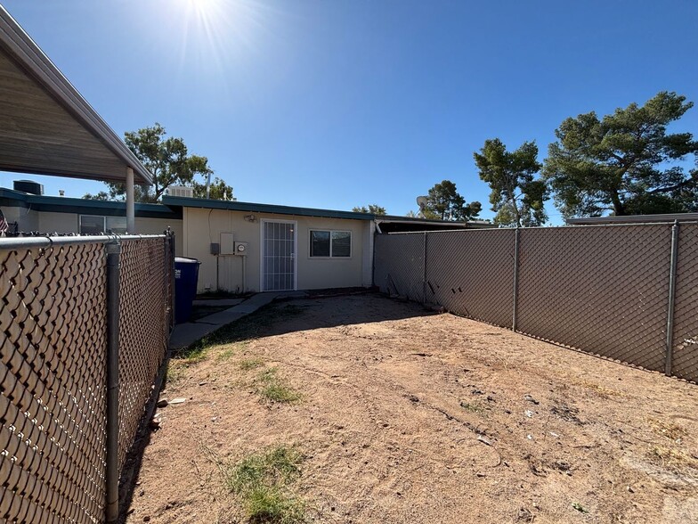 Building Photo - 4007 S Winter Palm Dr