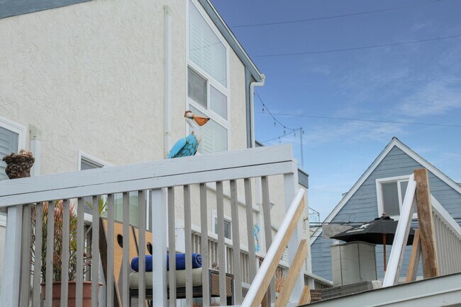 Building Photo - 824 Rockaway Ct