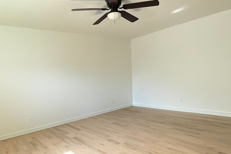 Building Photo - 805 Pinehill Ln