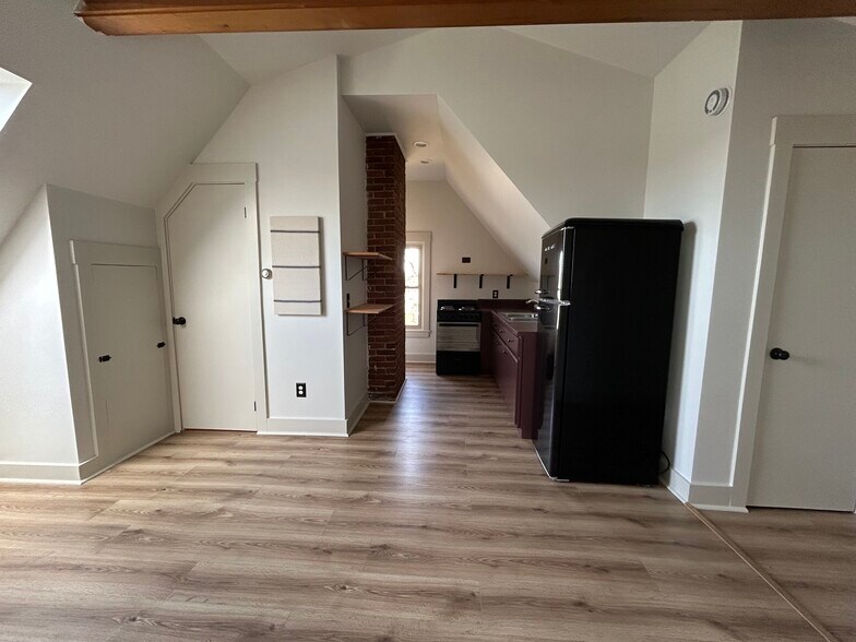 Building Photo - 332 Broadway