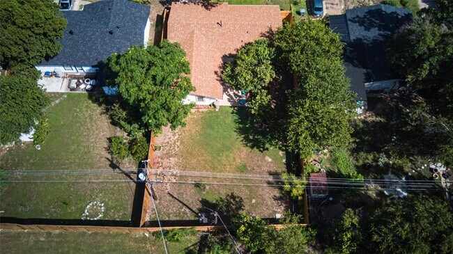 Building Photo - 9014 Slayton Dr