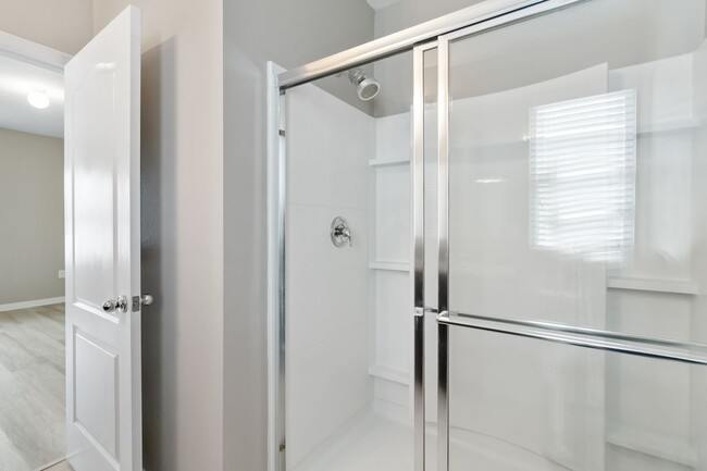 Building Photo - Beautiful 4/2 Energy Efficient Home in St....