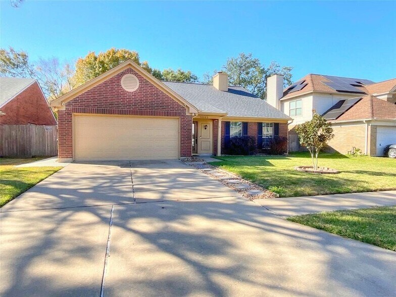 Building Photo - 18083 Holly Forest Dr