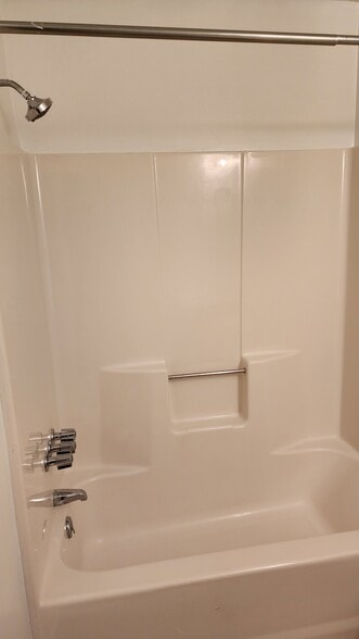 Building Photo - 134 Azalea Ct