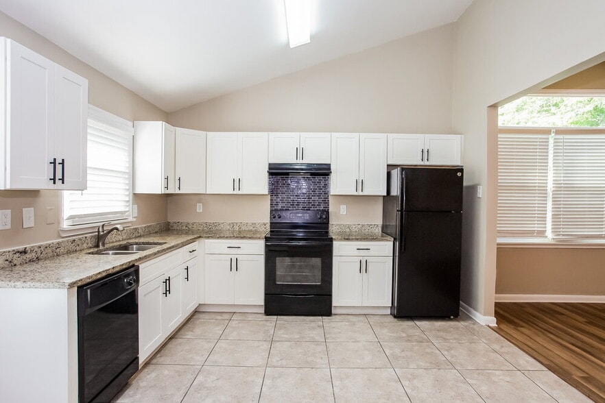 Building Photo - 5401 Venado St