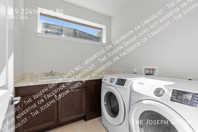 Building Photo - 819 224th Ave NE