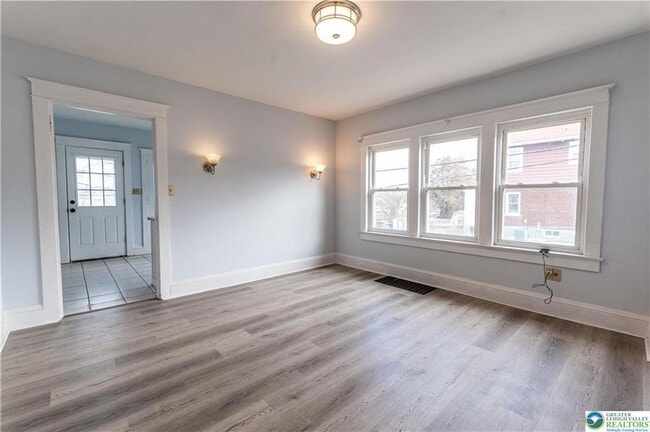 Building Photo - 2001 Ferry St