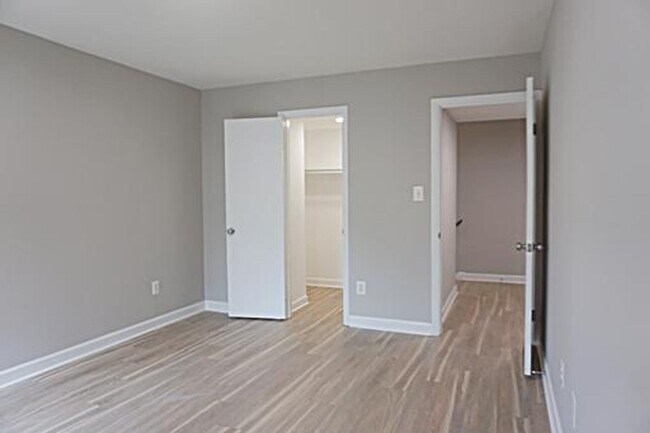 Building Photo - Beautifully Remodel Top-Level Condo!